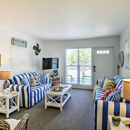 New Smyrna Beach Abode With Fire Pit, Walk To Beach! Kültér fotó