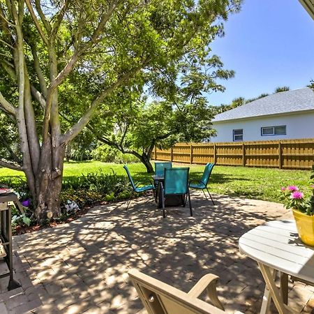 New Smyrna Beach Abode With Fire Pit, Walk To Beach! Kültér fotó