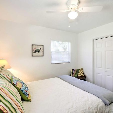 New Smyrna Beach Abode With Fire Pit, Walk To Beach! Kültér fotó