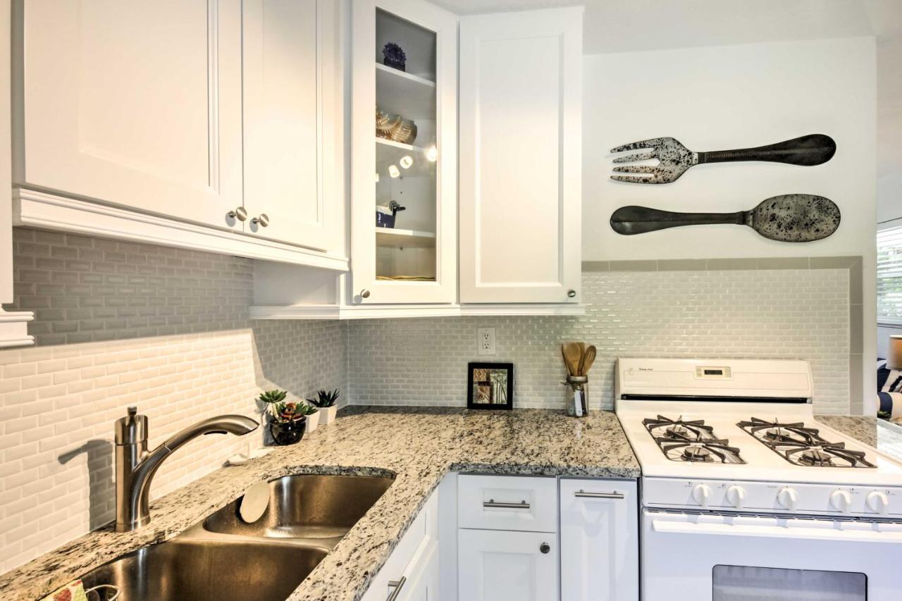 New Smyrna Beach Abode With Fire Pit, Walk To Beach! Kültér fotó