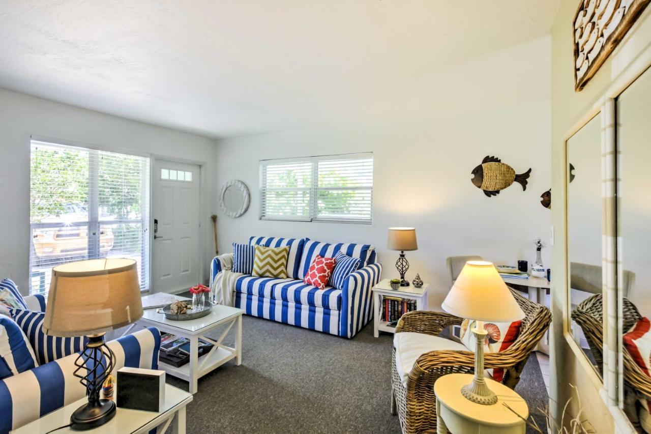 New Smyrna Beach Abode With Fire Pit, Walk To Beach! Kültér fotó