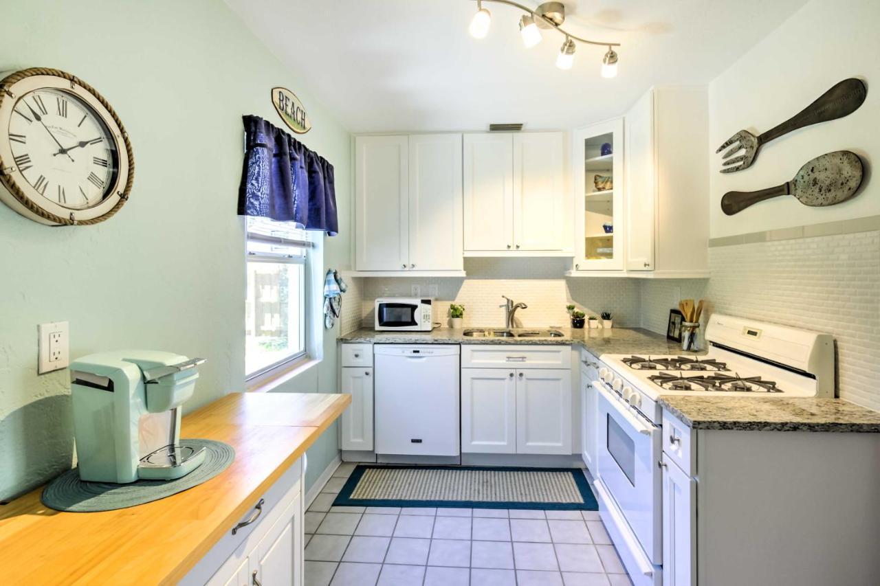 New Smyrna Beach Abode With Fire Pit, Walk To Beach! Kültér fotó