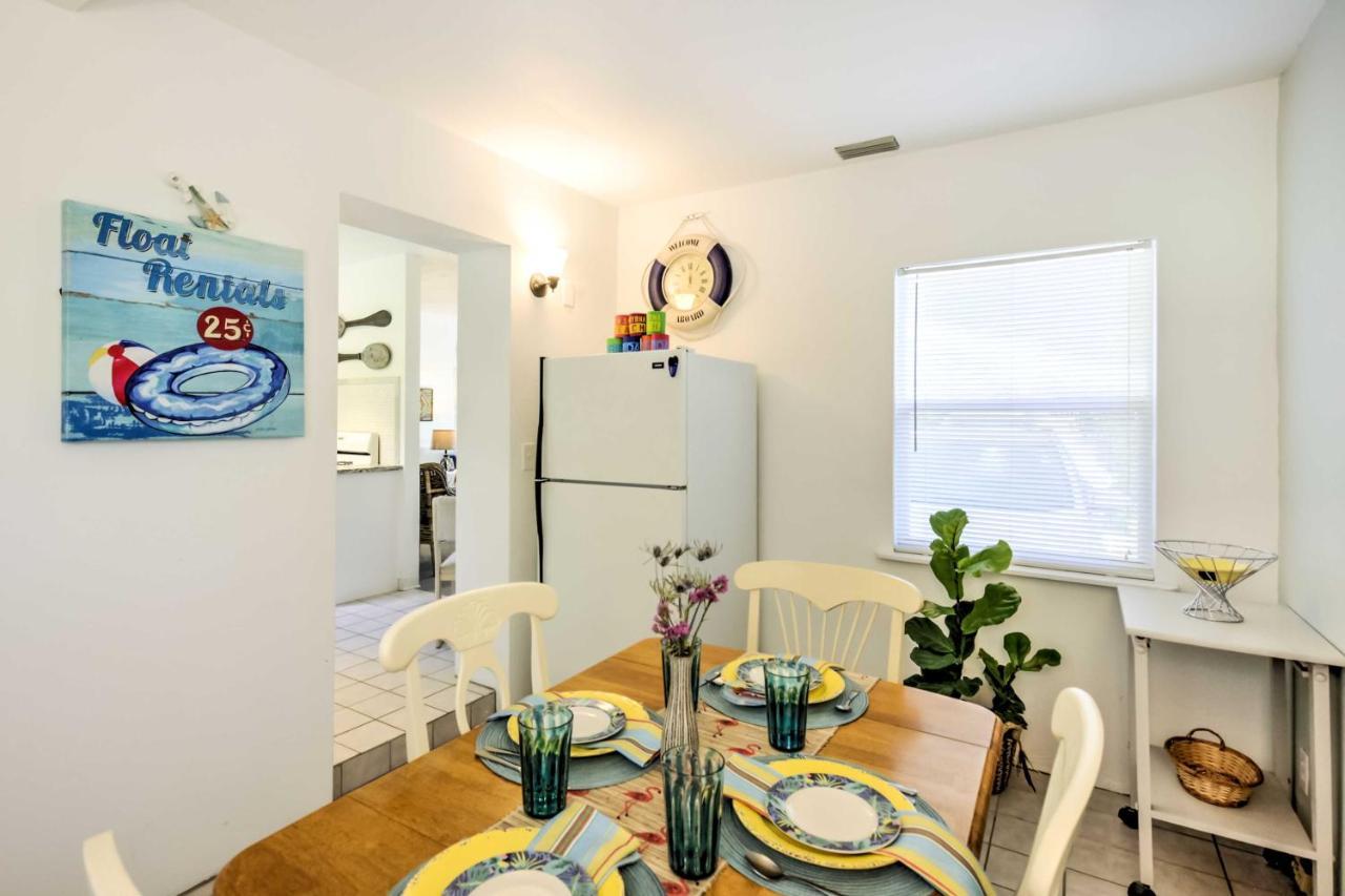 New Smyrna Beach Abode With Fire Pit, Walk To Beach! Kültér fotó
