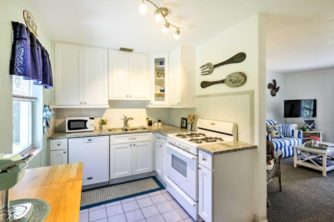 New Smyrna Beach Abode With Fire Pit, Walk To Beach! Kültér fotó
