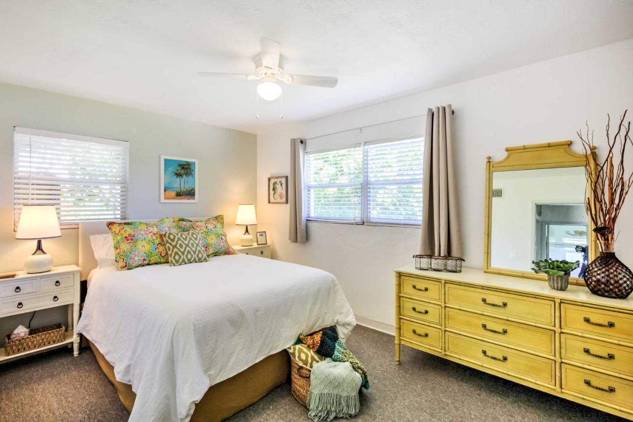 New Smyrna Beach Abode With Fire Pit, Walk To Beach! Kültér fotó