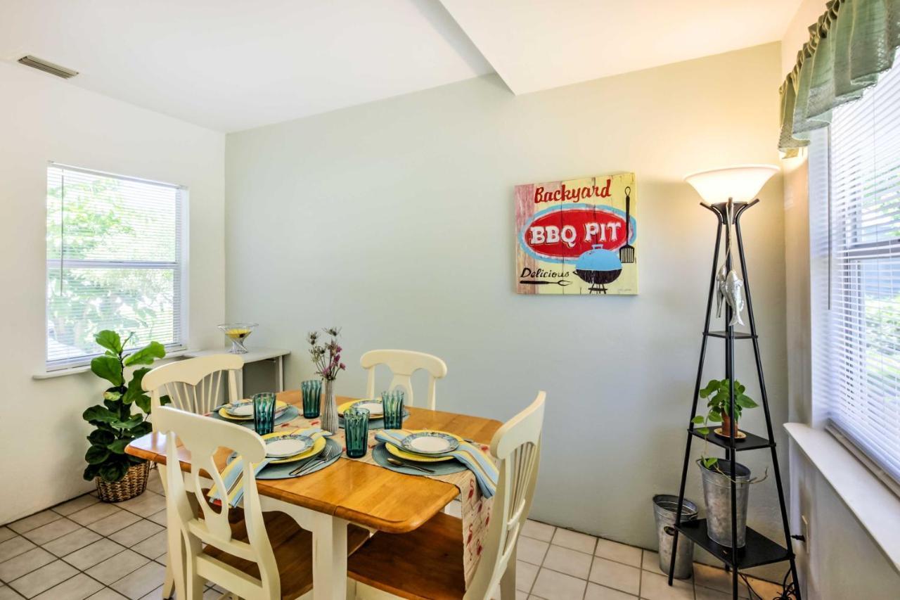 New Smyrna Beach Abode With Fire Pit, Walk To Beach! Kültér fotó