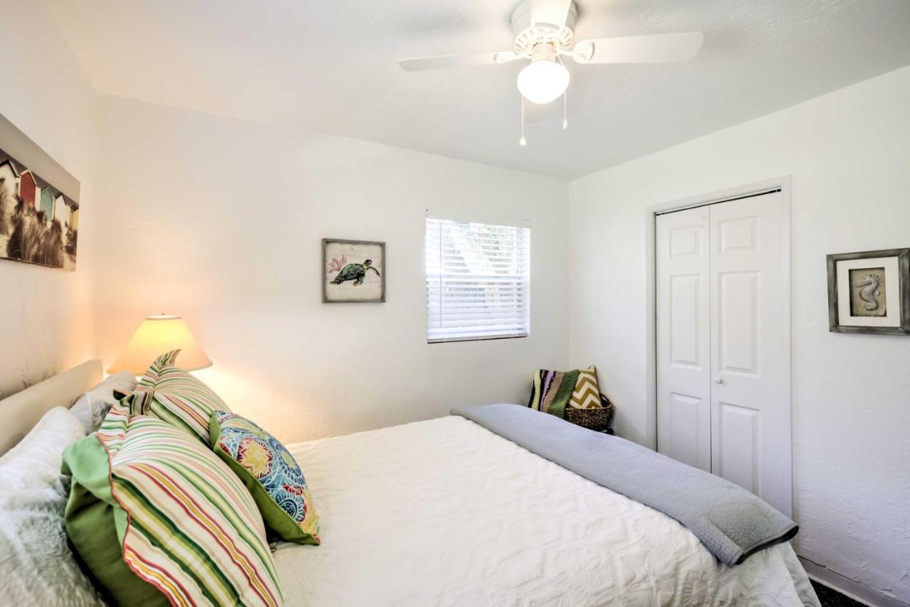 New Smyrna Beach Abode With Fire Pit, Walk To Beach! Kültér fotó