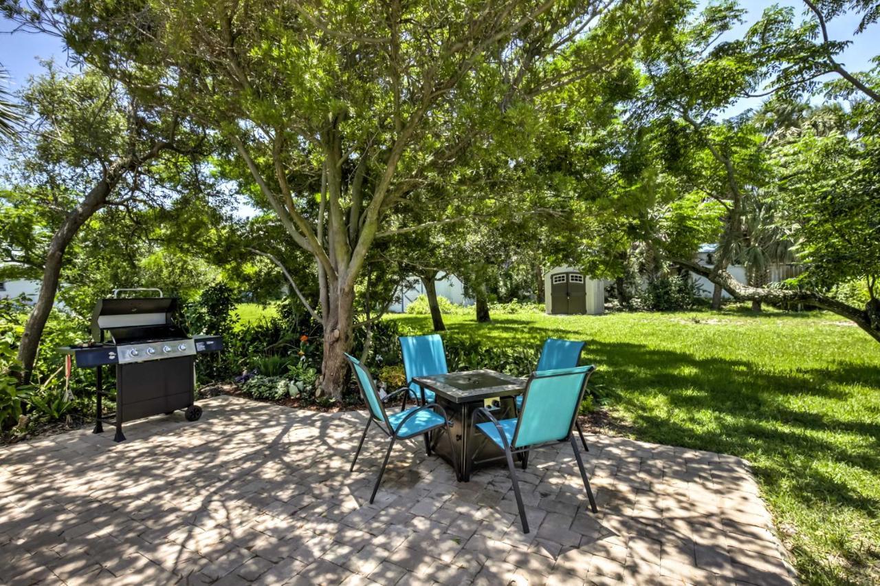 New Smyrna Beach Abode With Fire Pit, Walk To Beach! Villa Kültér fotó