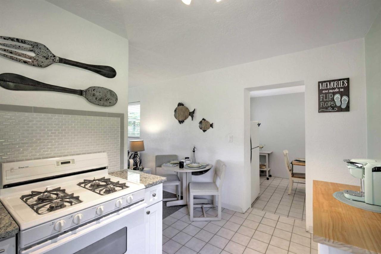New Smyrna Beach Abode With Fire Pit, Walk To Beach! Kültér fotó